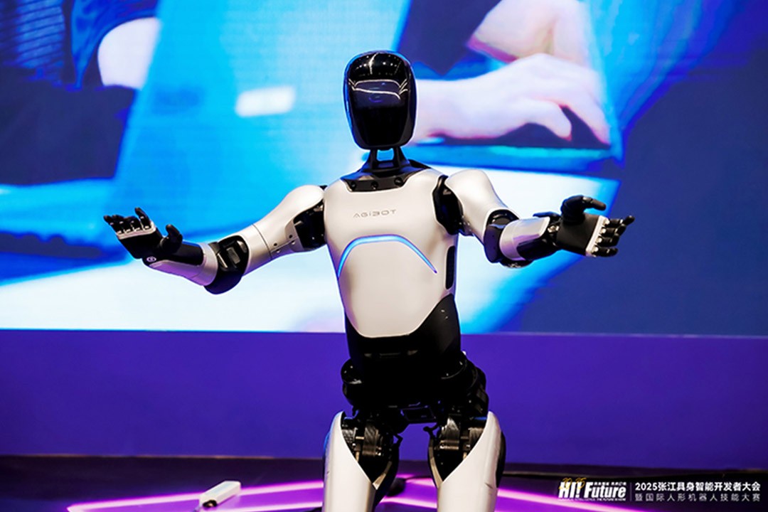 艾弗森ballbet远征A2成全球首个同时拥有中美欧认证的人形机器...